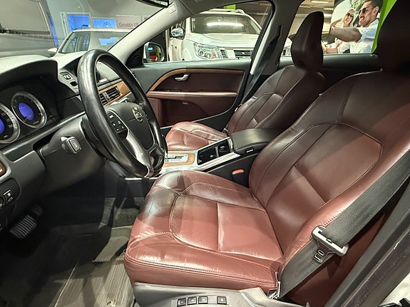 Volvo V70 8 of 12