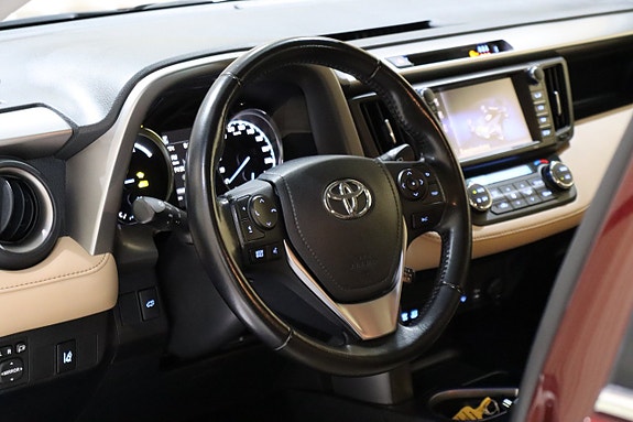 Toyota RAV4 16 of 30
