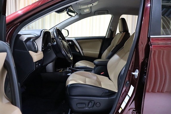 Toyota RAV4 17 of 30