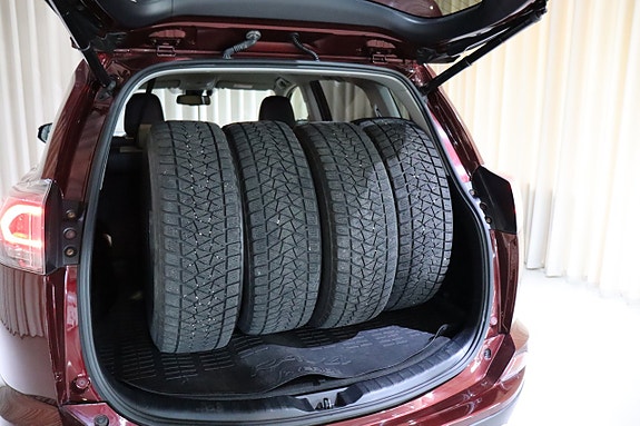 Toyota RAV4 9 of 30