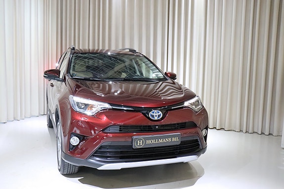 Toyota RAV4 3 of 30