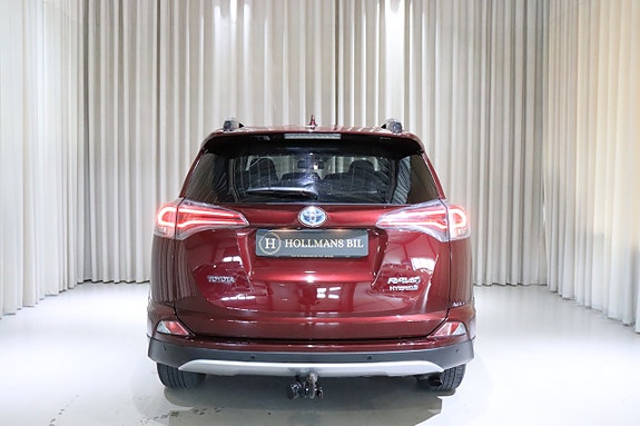 Toyota RAV4 8 of 30