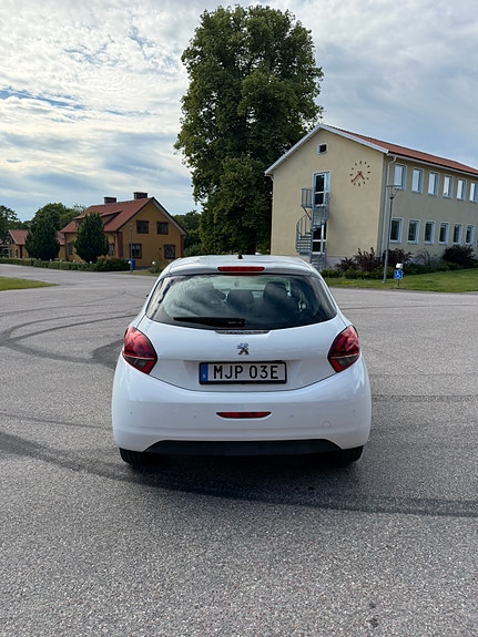 Peugeot 208 5 of 5