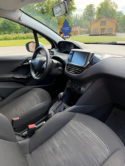 Peugeot 208 9 of 10