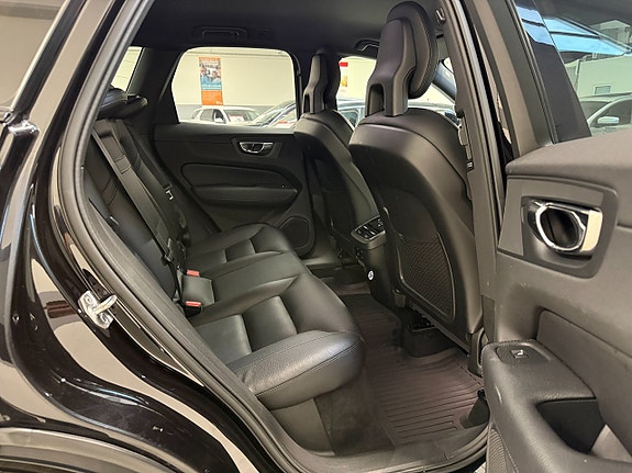 Volvo XC60 16 of 17