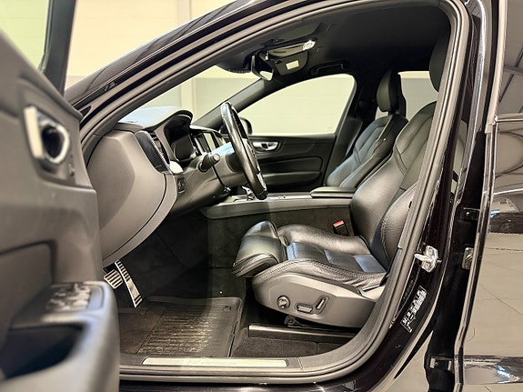 Volvo XC60 10 of 17