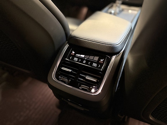 Volvo XC60 17 of 17