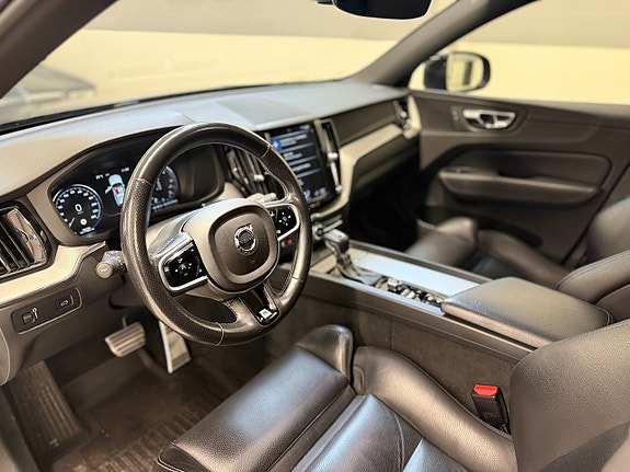 Volvo XC60 11 of 17