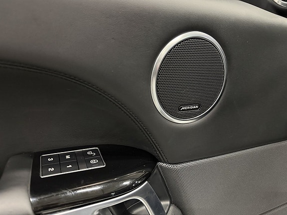 Land Rover Range Rover Sport 17 of 24