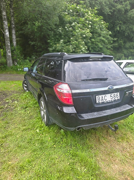 Subaru Outback 2 of 5