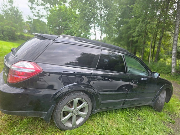 Subaru Outback 3 of 5