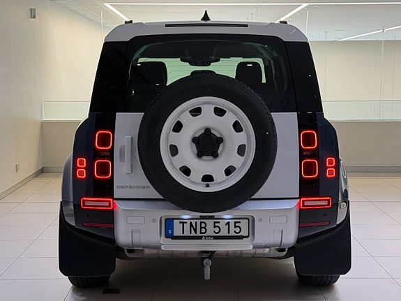 Land Rover Defender 110 6 of 23
