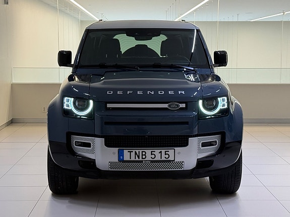 Land Rover Defender 110 2 of 5