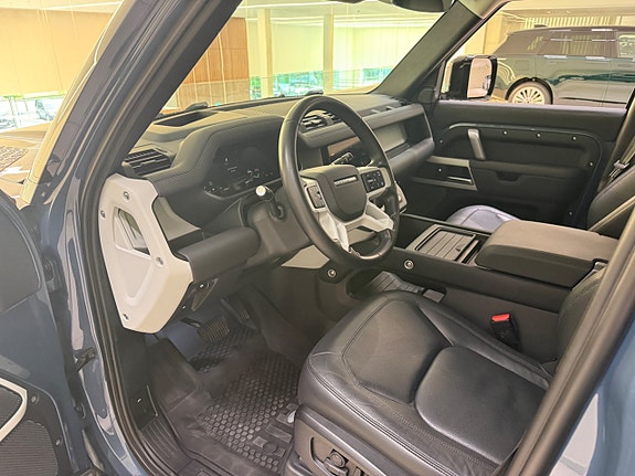 Land Rover Defender 110 8 of 23