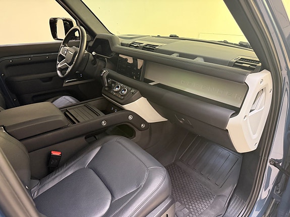 Land Rover Defender 110 20 of 23