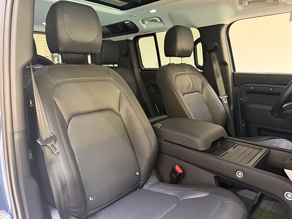 Land Rover Defender 110 19 of 23