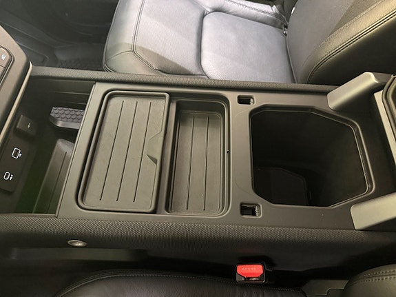 Land Rover Defender 110 14 of 23