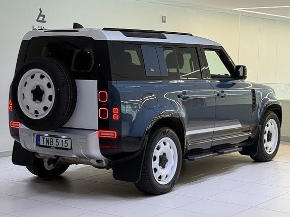 Land Rover Defender 110 5 of 5
