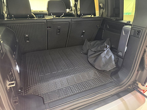 Land Rover Defender 110 22 of 23