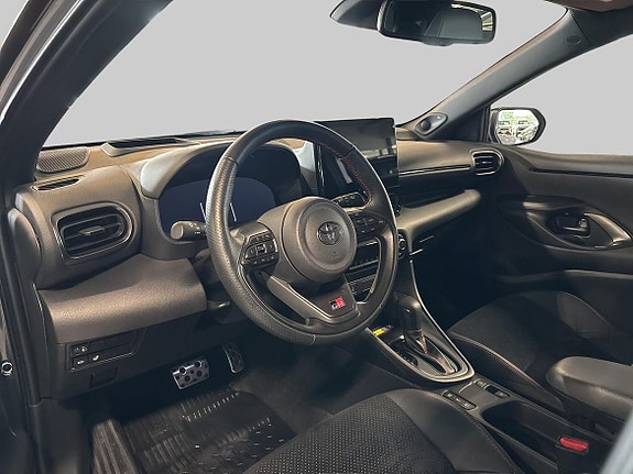 Toyota Yaris 13 of 18