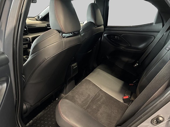 Toyota Yaris 10 of 18