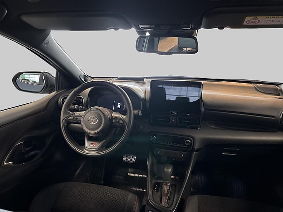 Toyota Yaris 11 of 18