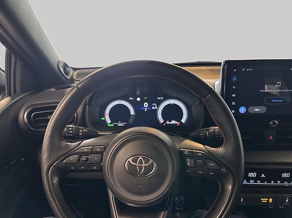 Toyota Yaris 14 of 18