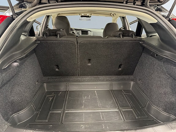 Volvo V40 12 of 20