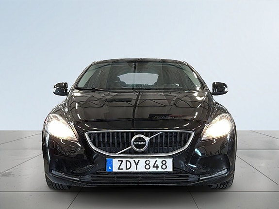 Volvo V40 2 of 5
