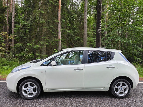 Nissan Leaf 3 of 5