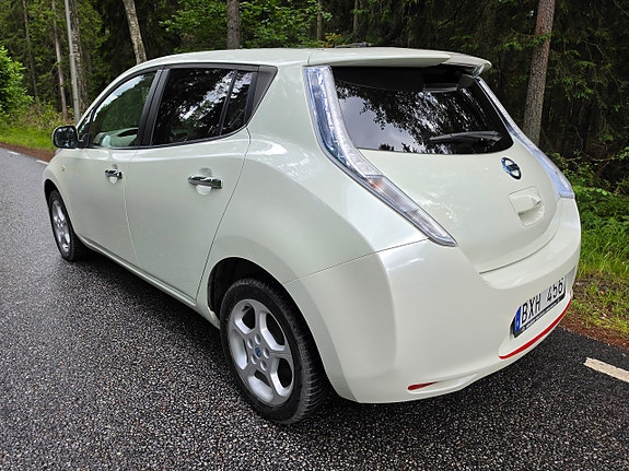 Nissan Leaf 4 of 5