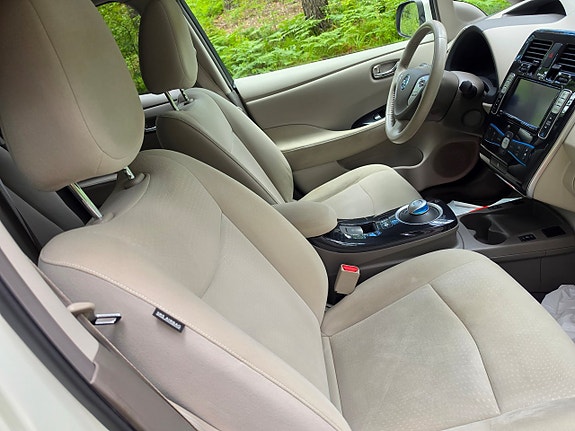Nissan Leaf 9 of 16
