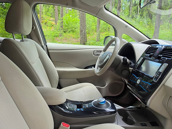 Nissan Leaf 10 of 16