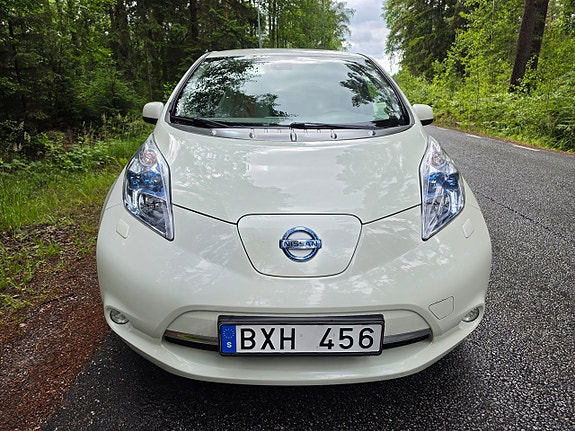 Nissan Leaf 2 of 5