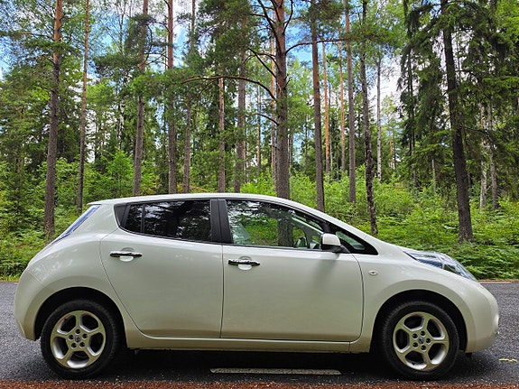 Nissan Leaf 8 of 16