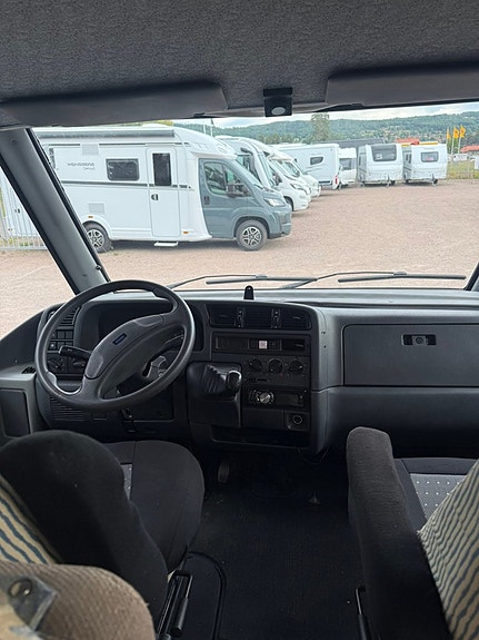 Bürstner i 592 2.5TDI 4 of 16