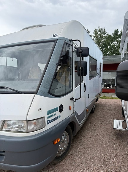 Bürstner i 592 2.5TDI 2 of 16