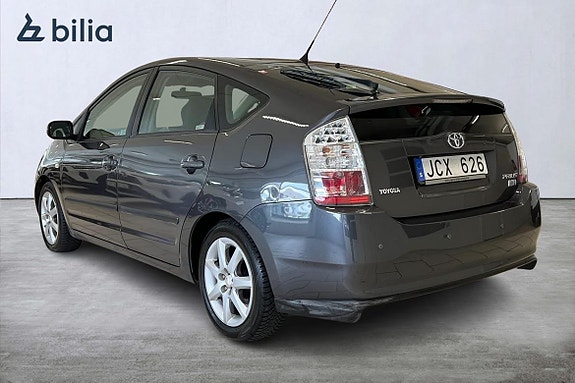 Toyota Prius 2 of 5