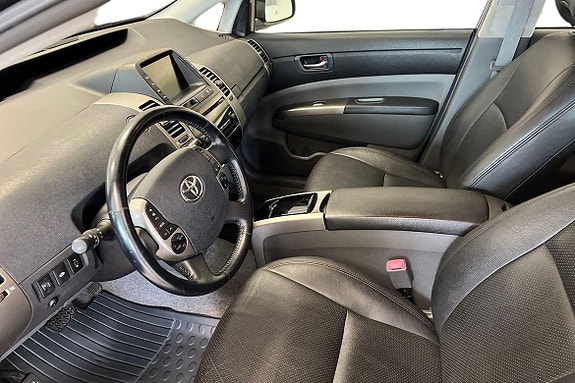 Toyota Prius 12 of 19