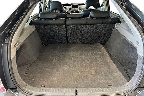 Toyota Prius 10 of 19