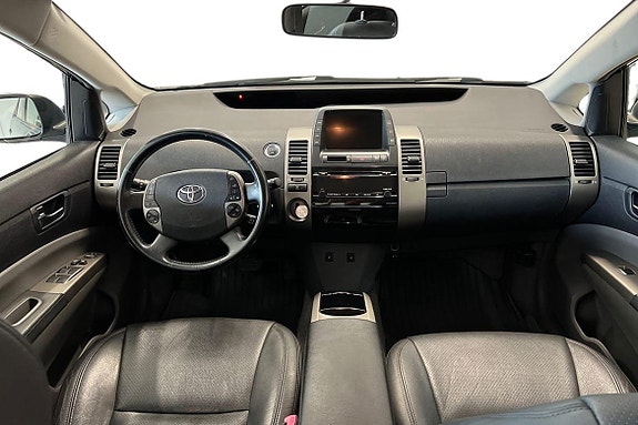 Toyota Prius 8 of 19