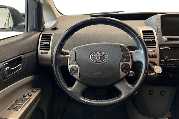 Toyota Prius 9 of 19