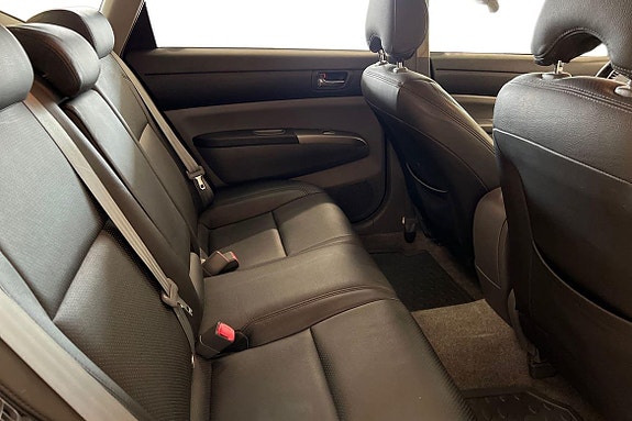 Toyota Prius 7 of 19