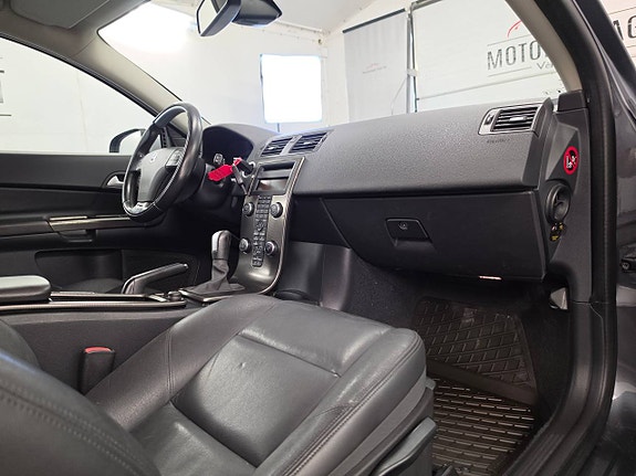 Volvo C30 D2 Man *2012 R-Design Skinn* Atraktor 6 of 9