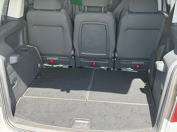 Volkswagen Touran 4 of 5
