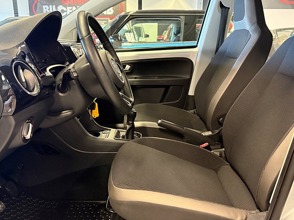 Volkswagen UP! 19 of 28