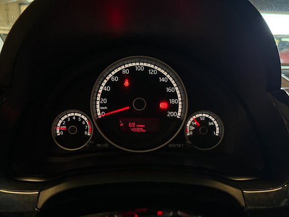 Volkswagen UP! 20 of 28