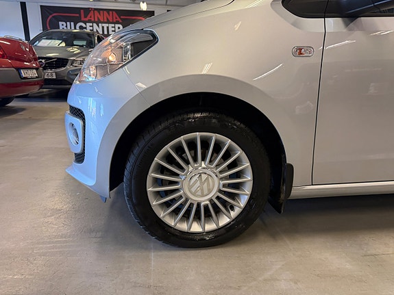 Volkswagen UP! 2 of 5