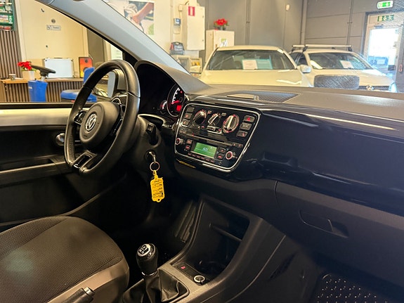 Volkswagen UP! 28 of 28