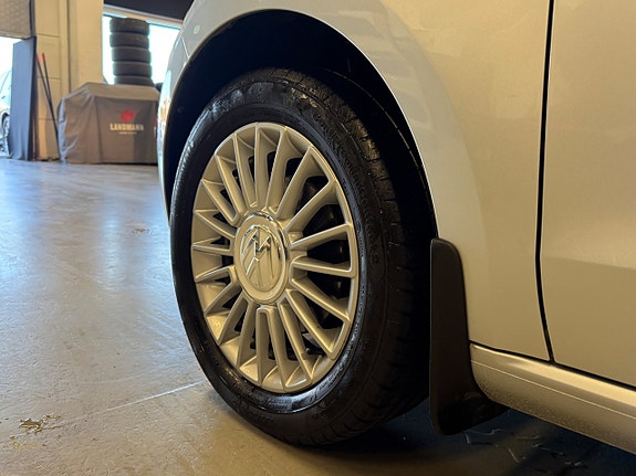 Volkswagen UP! 11 of 28